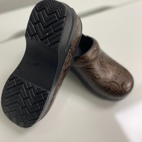 NEW Dansko Professional Brown Tooled - Picture 2 of 5